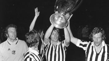 Johnny Rep met de Cup