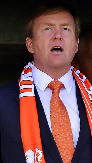 het koningspaar zingt het wilhelmus