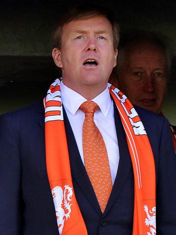 het koningspaar zingt het wilhelmus