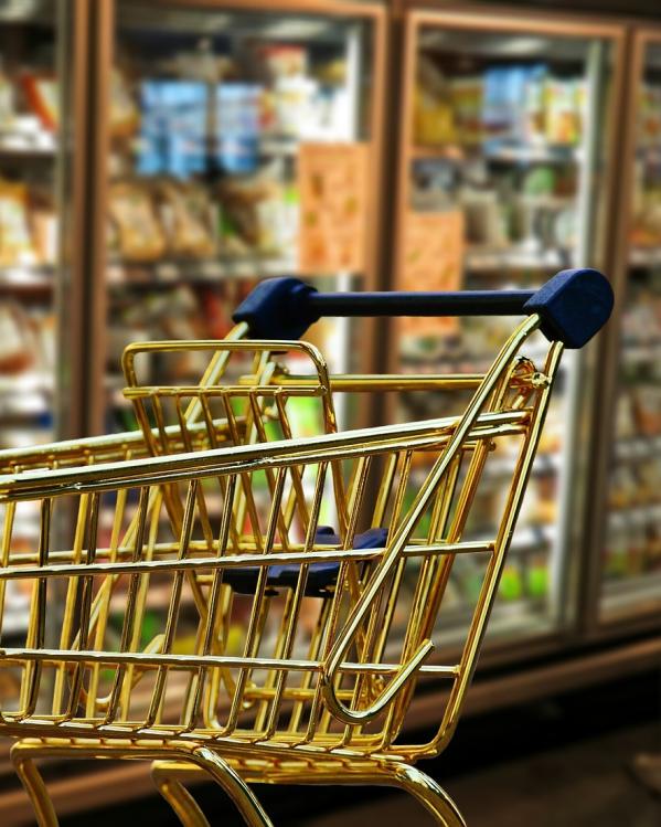 winkelwagen in de supermarkt