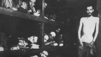 overlevenden van concentratiekamp buchenwald na de bevrijding