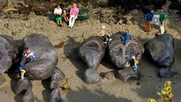 Madurodam in Den Haag krijgt in 2007 een nieuwe toevoeging in de vorm van een Drents hunebed. 