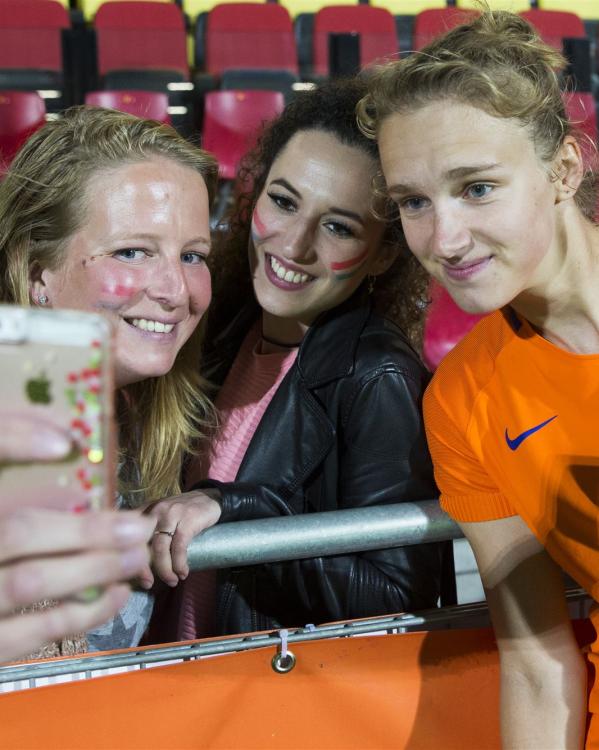 Miedema, Oranjevrouwen, vrouwenvoetbal
