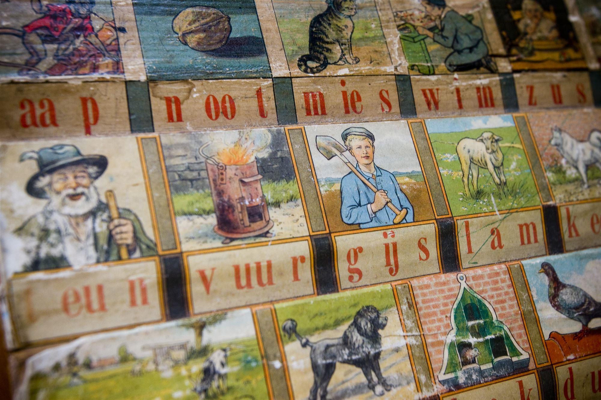 aap noot mies leesplankje