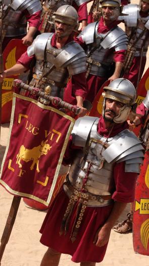 romeinse soldaten worden nagespeeld
