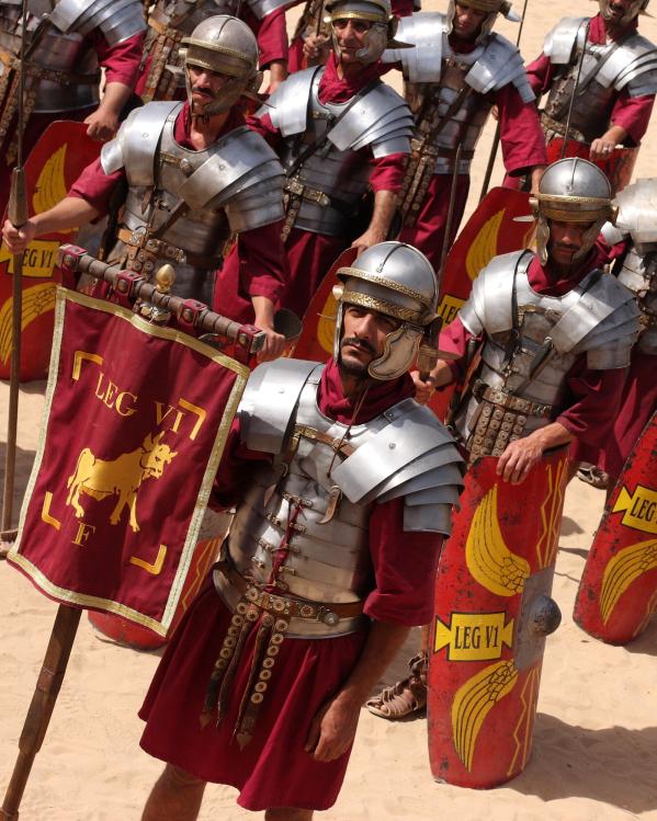 romeinse soldaten worden nagespeeld