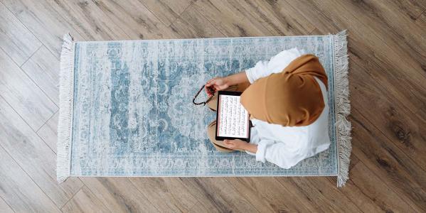gebed in een moskee