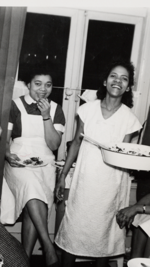 Surinaamse zusters in Amsterdam