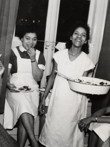 Surinaamse zusters in Amsterdam