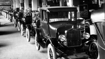 Verzameling T-Fords in 1926 in de fabriek in Highland Park 