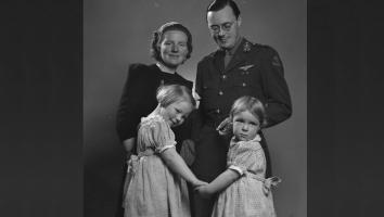 Juliana, Bernhard, Beatrix en Irene in Ottowa, Canada, 1942