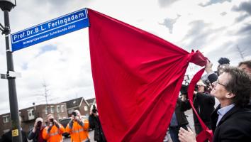 Straatnaam-bord voor nobelprijs-winnaar
