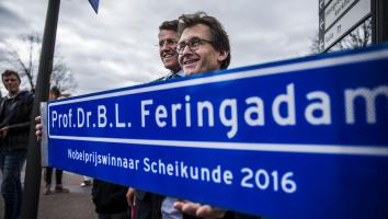 Straatnaam-bord voor nobelprijs-winnaar