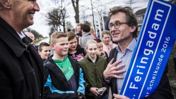 Straatnaam-bord voor nobelprijs-winnaar