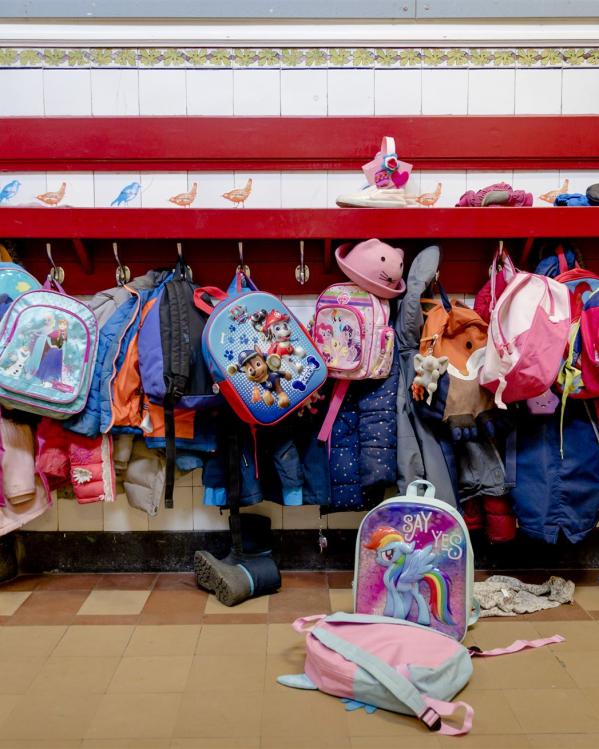Zwarte scholen schooltassen