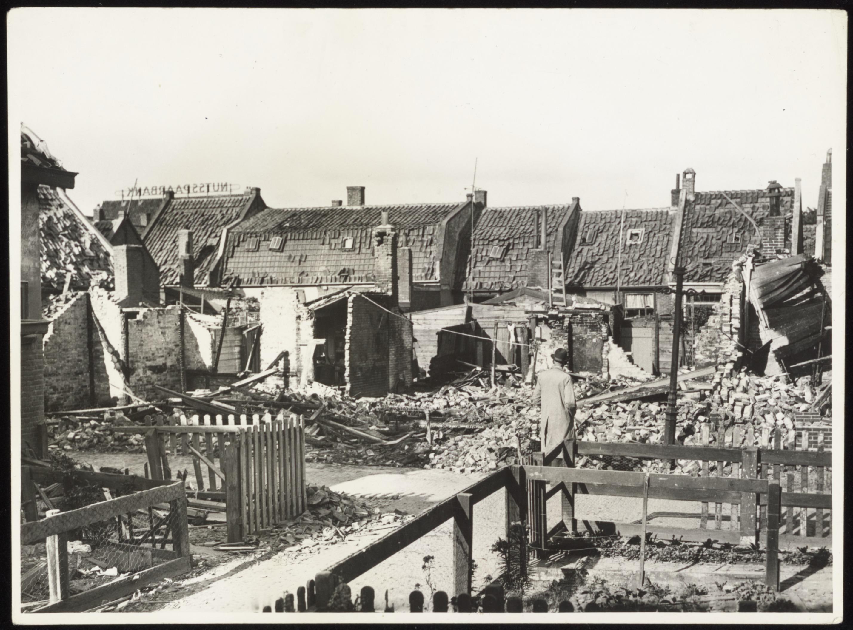 Den Helder_Luchtaanvallen op de stad, haven en rijkswerf van Den