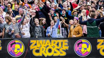 zwartecross_menigte
