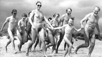 mensen op het naaktstrand in zandvoort, 1986