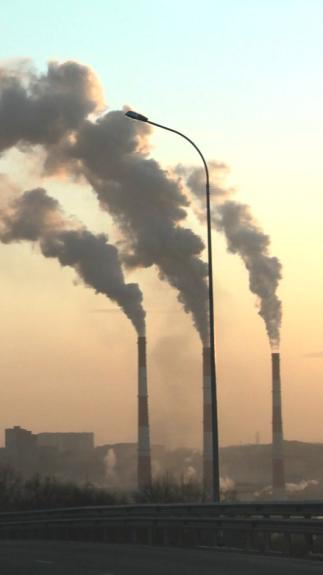 uitstoot van broeikasgassen door fabrieken