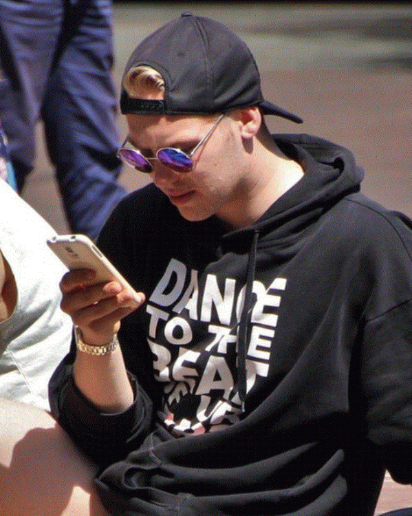 jongeren met smartphone