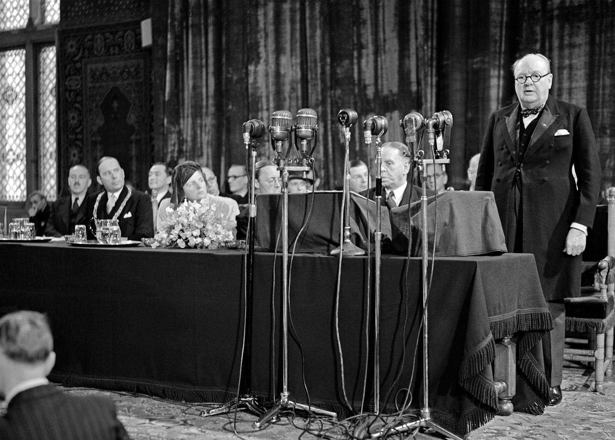Churchill tijdens het Europees Congres in Den Haag 1948