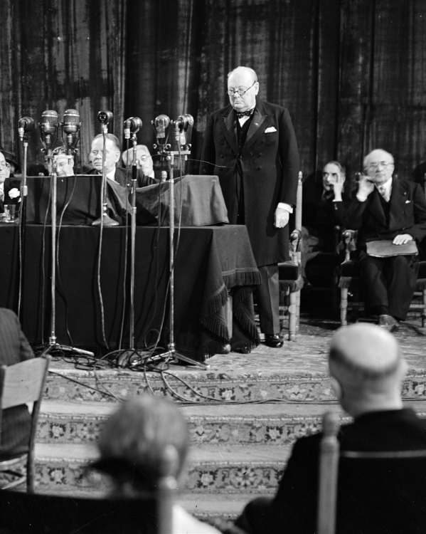 Churchill op Congress of Europe 1948