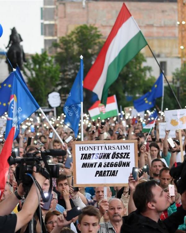 protesten tegen orban