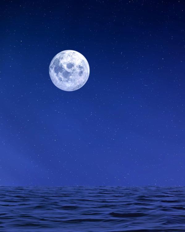 Maan boven zee