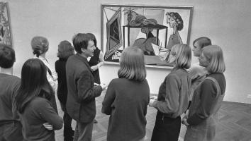 Artistiekelingen in het museum