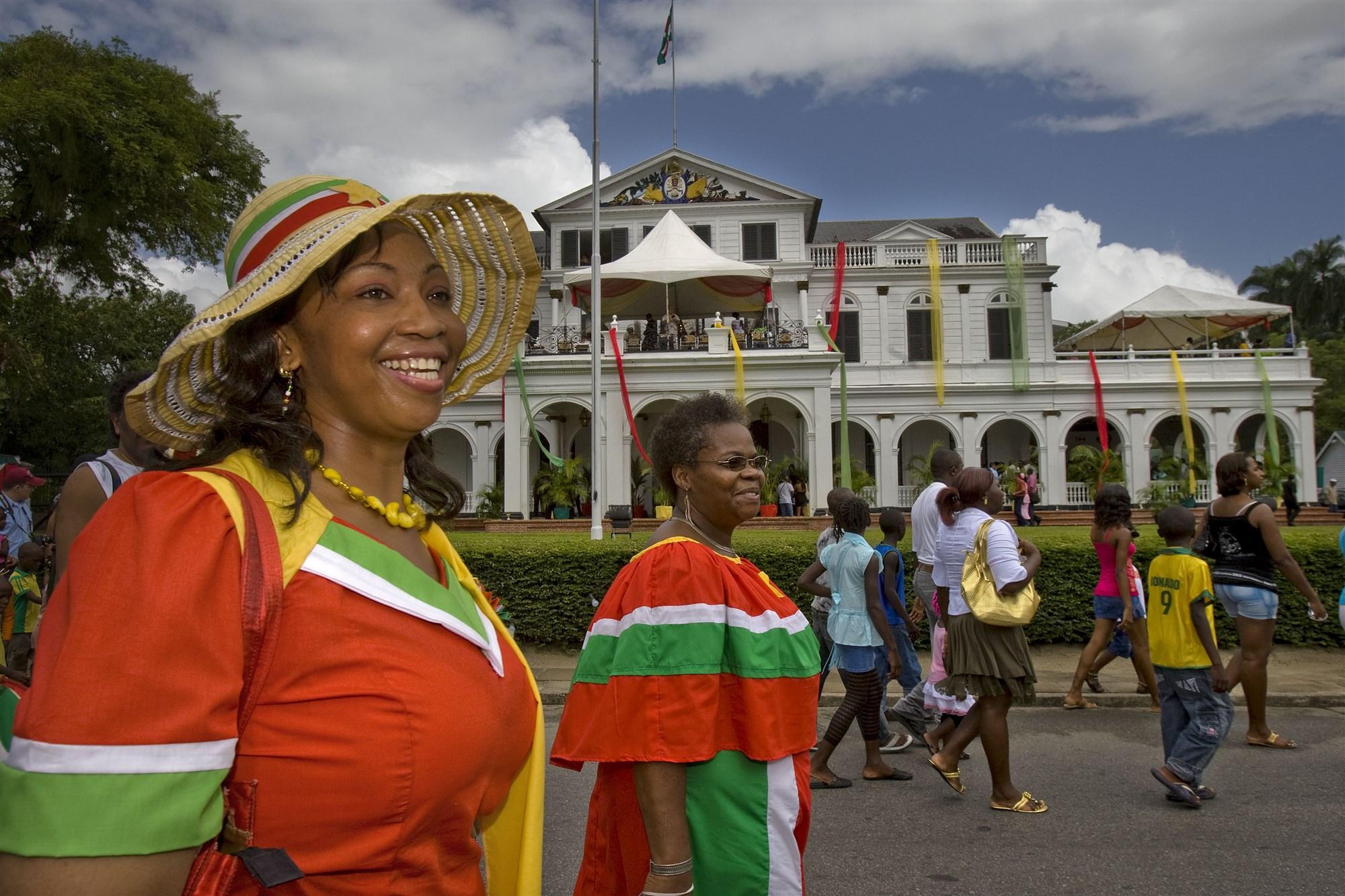 suriname viert het onafhankelijkheidsjubileum