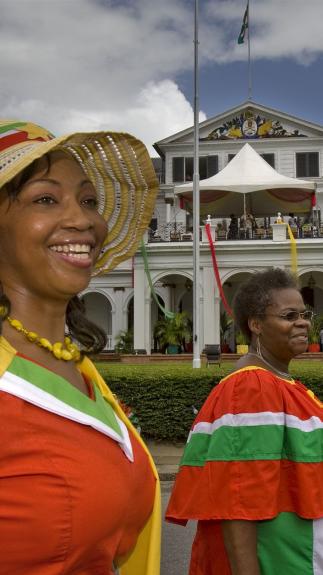 suriname viert het onafhankelijkheidsjubileum