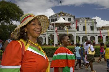 suriname viert het onafhankelijkheidsjubileum