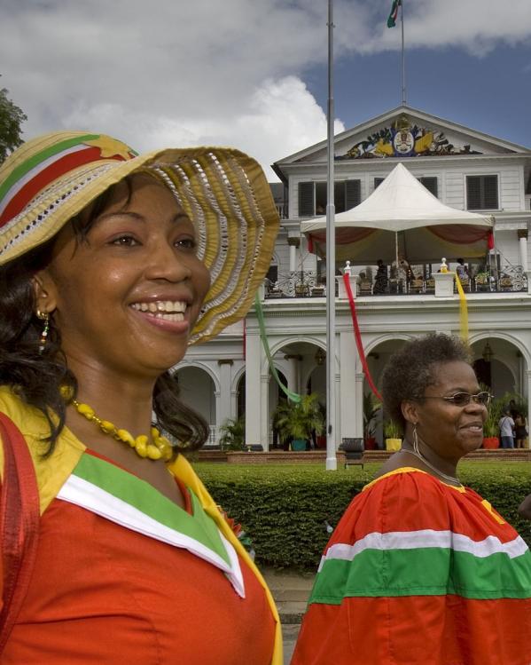 suriname viert het onafhankelijkheidsjubileum