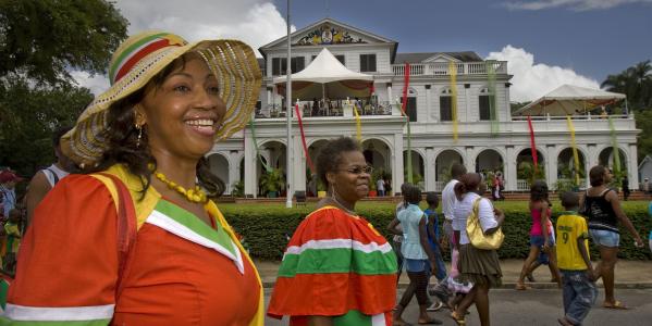 suriname viert het onafhankelijkheidsjubileum
