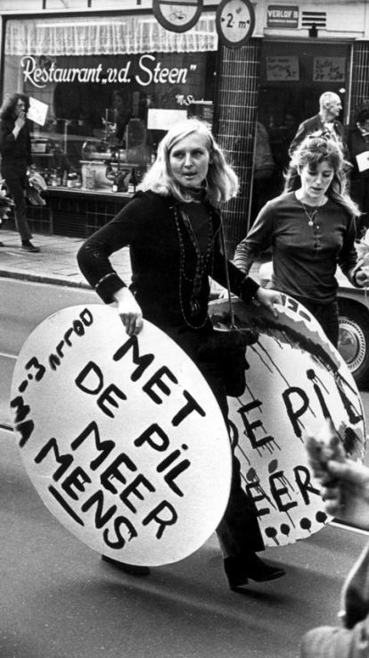 vrouwen demonstreren voor de komst van de pil