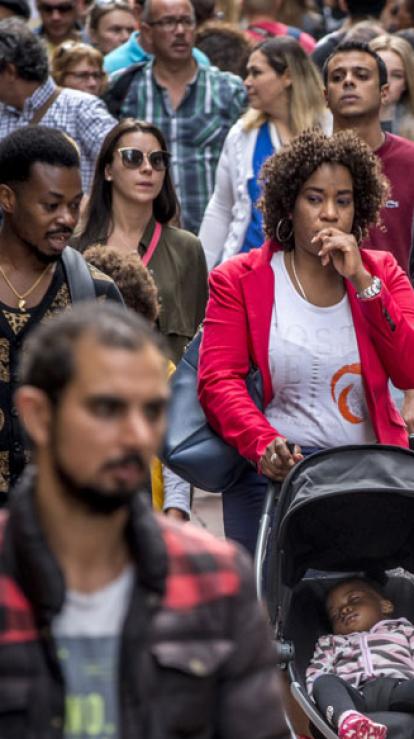 in peilingen zijn minderheden slecht vertegenwoordigd niet representatief