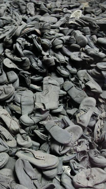 schoenen van mensen die door de nazi's zijn vermoord in concentratiekampen