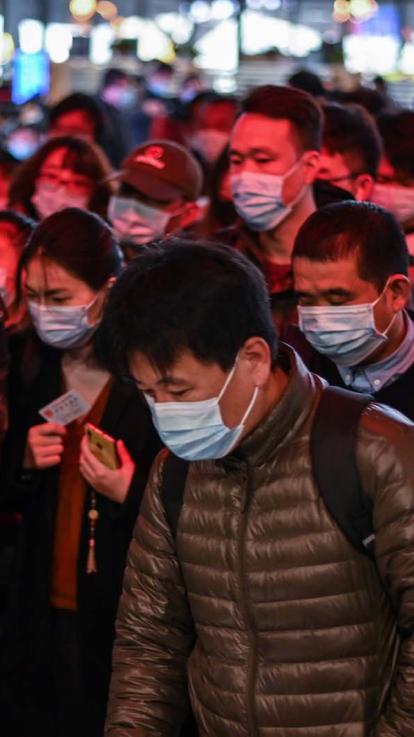 mensen met een mondkapje vanwege corona