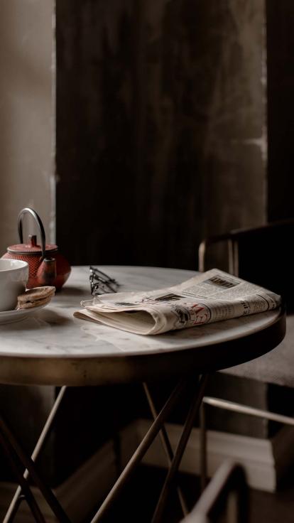 krant bij het ontbijt