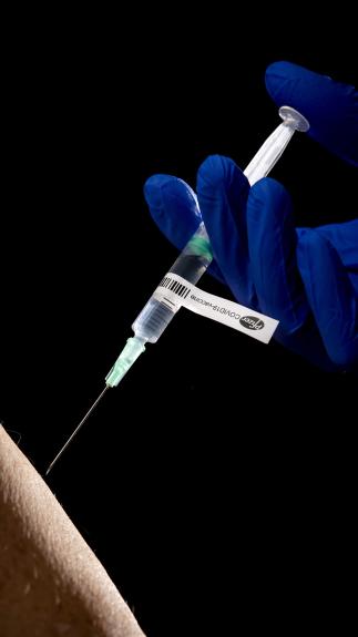 mRNA-vaccin wordt ingespoten tegen coronavirus