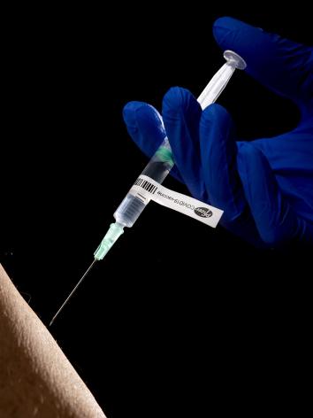 mRNA-vaccin wordt ingespoten tegen coronavirus