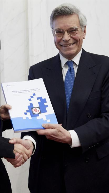 presentatie van de verkiezingsuitslag door de Kiesraad