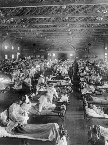 man in het ziekenhuis tijdens corona pandemie