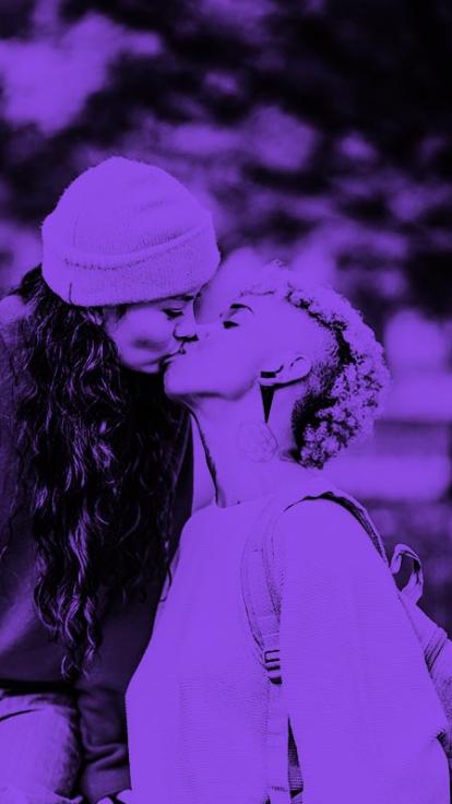 twee zoenende vrouwen