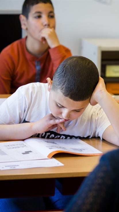 leerlingen op school bezig met de citotoets