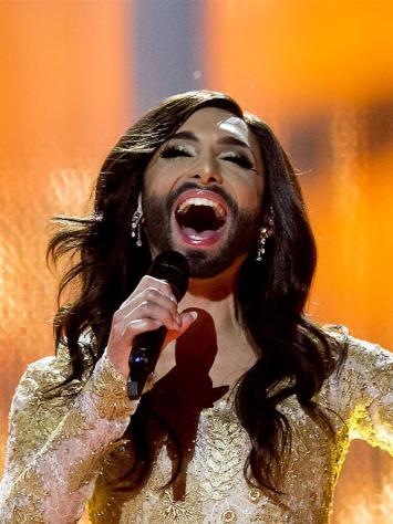 Conchita Wurst zingt luidkeels bij het Songfestival 