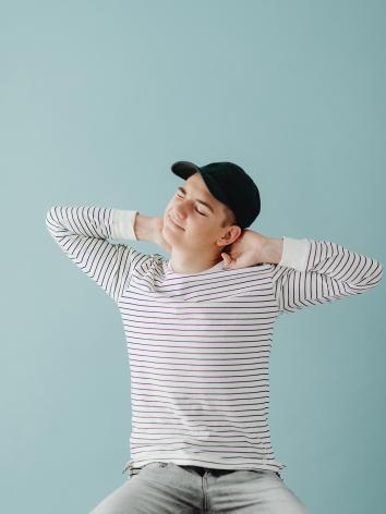 man spierpijn in rug in bed