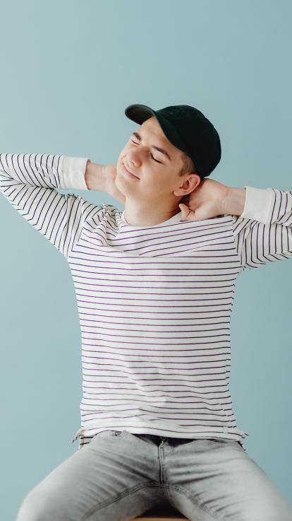 man spierpijn in rug in bed