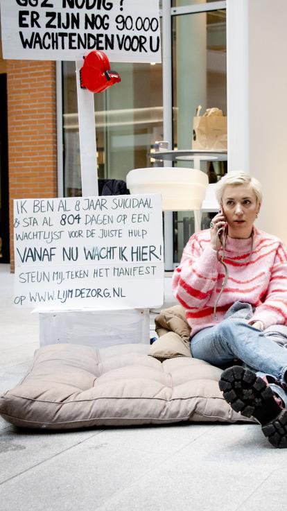 protesteren tegen de lange wachtlijsten in de geestelijke gezondheidszorg