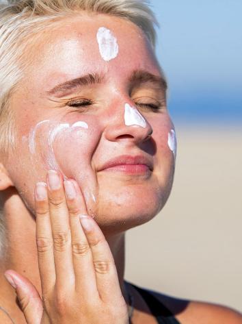insmeren met zonnemelk